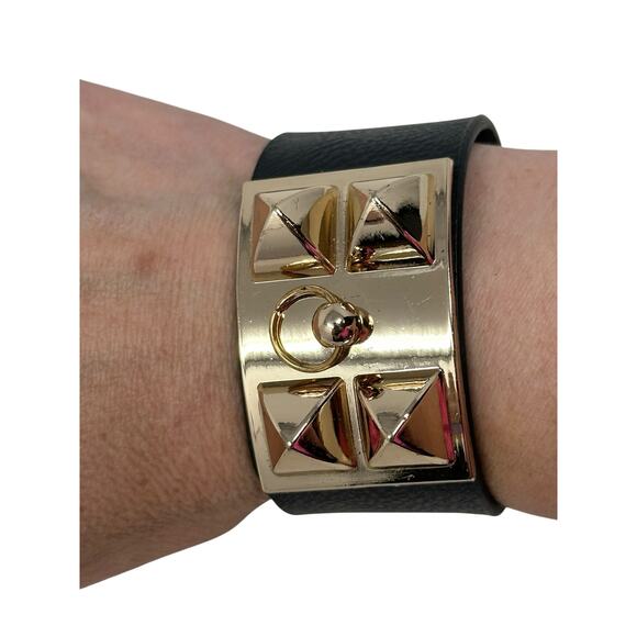 No brand Jewelry - Fashion Jewelry black & Gold Ring Accent Bracelet